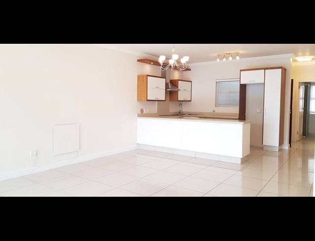 2 BEDROOM TOWNHOUSE FOR SALE IN SENDERWOOD